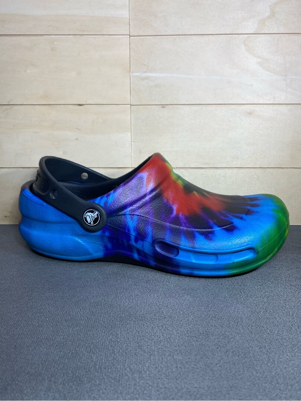 Crocs Clogs Tie Dye Women's Size 8 Slip-Resistant Shoes CrocsLock Slip-Ons